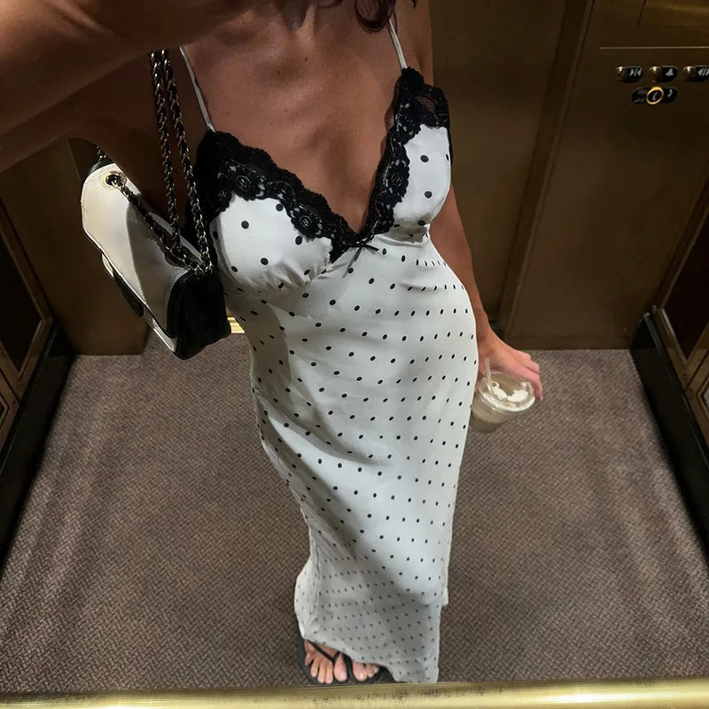 Tossy Lace V-Neck