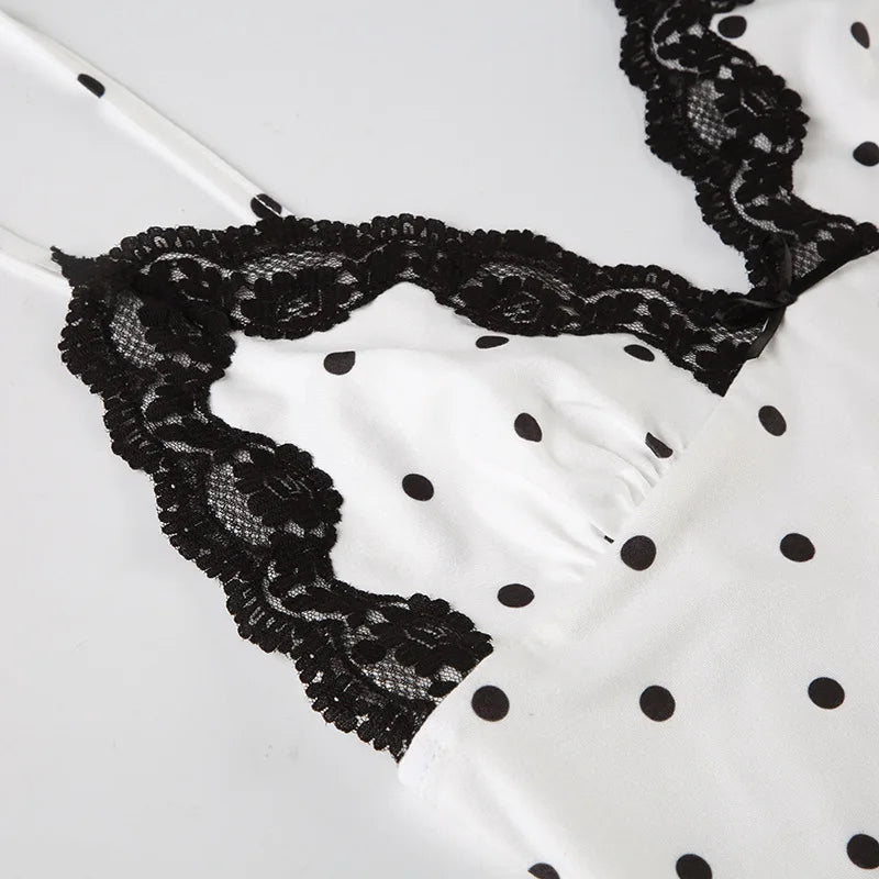 Tossy Lace V-Neck