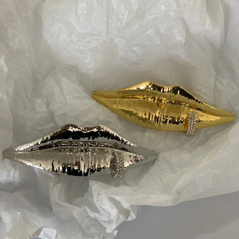 Unique Lips-Shaped Ring