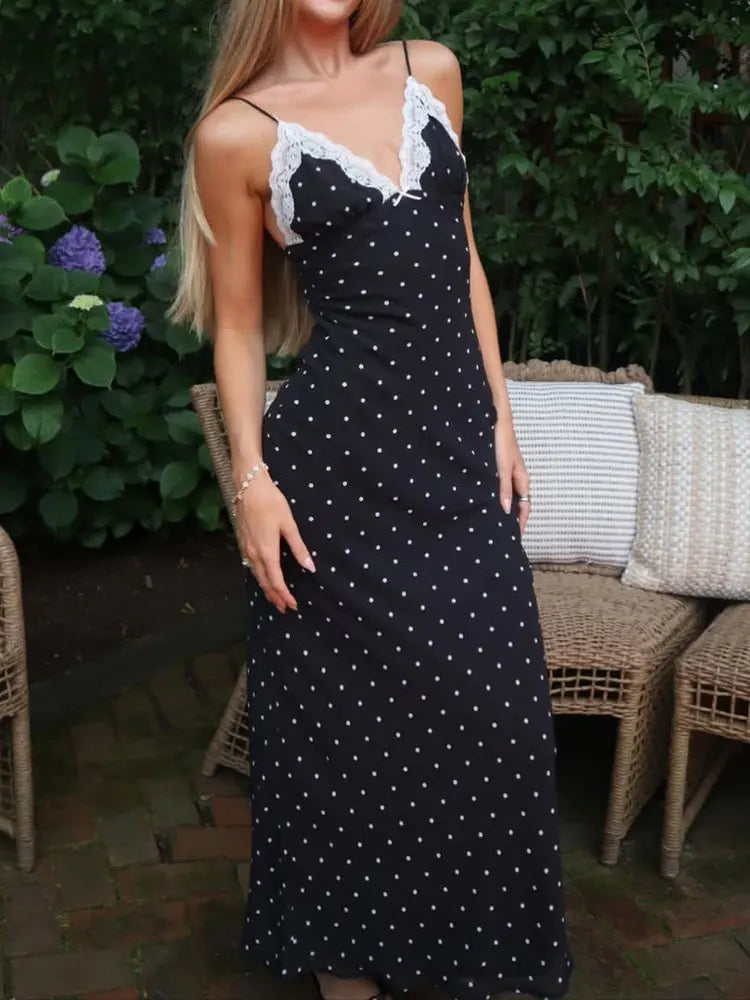 Tossy Lace V-Neck