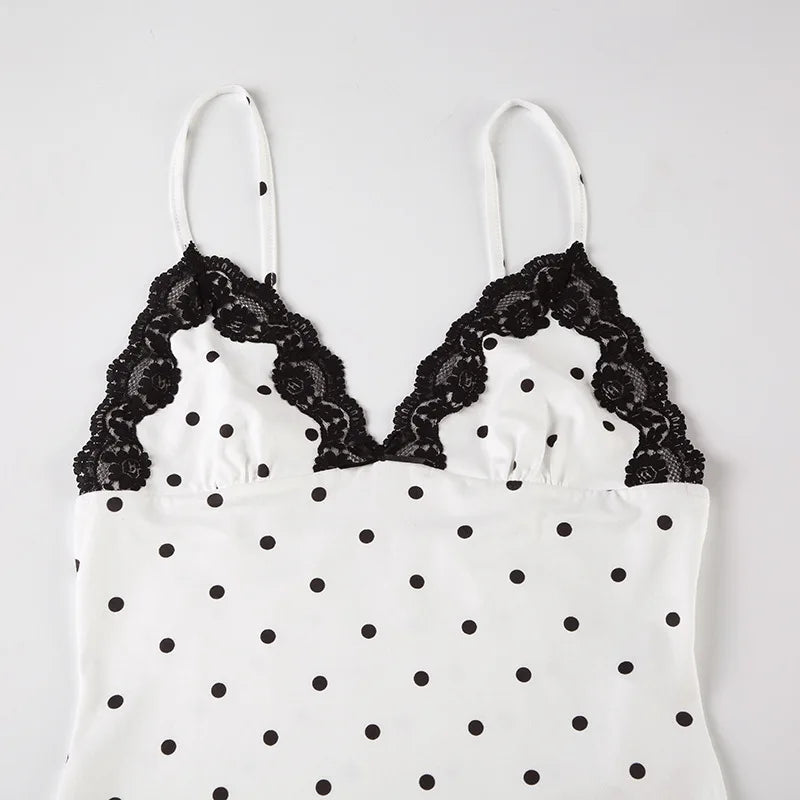 Tossy Lace V-Neck