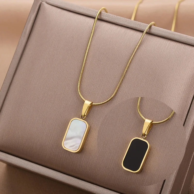 Geometric Rectangle Gold Black Plate