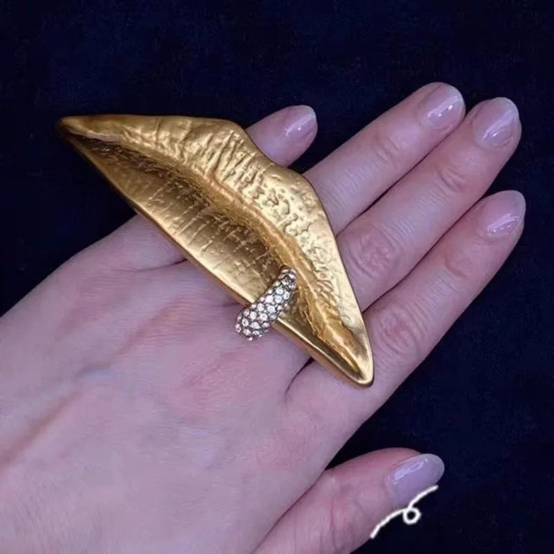 Unique Lips-Shaped Ring